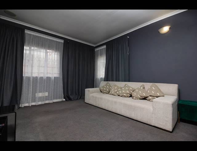 6 BEDROOM FREESTANDING FOR SALE IN ESCOMBE